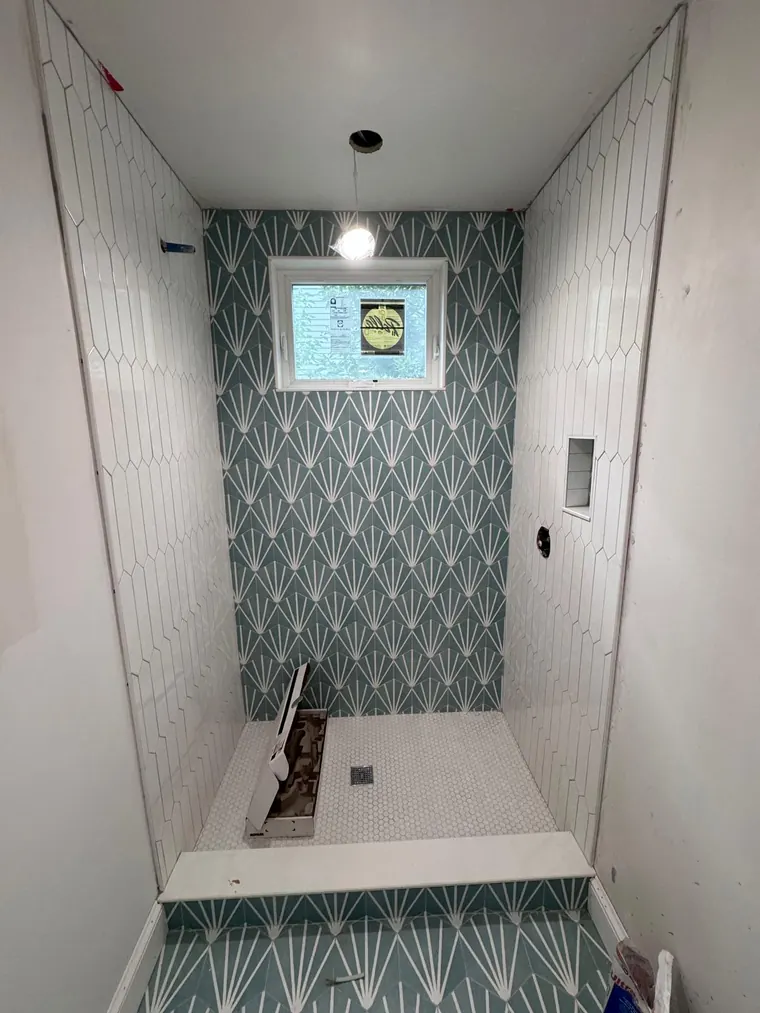 Patterned feature tile wall in a walk in shower